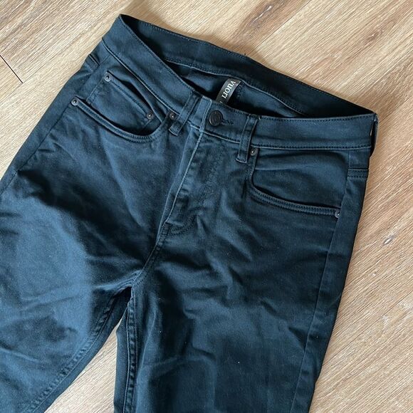 Vuori • Benton Stretch Twill Pant - Picture 7 of 9